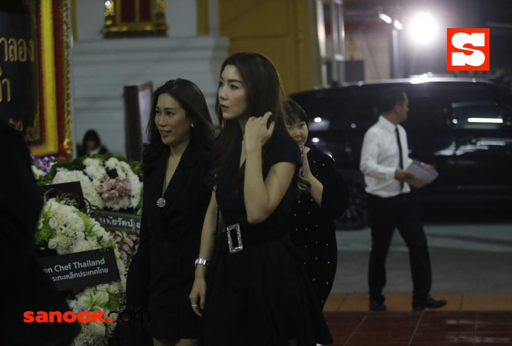 บรรยากาศงานศพแม่ของ ชาคริต แย้มนาม