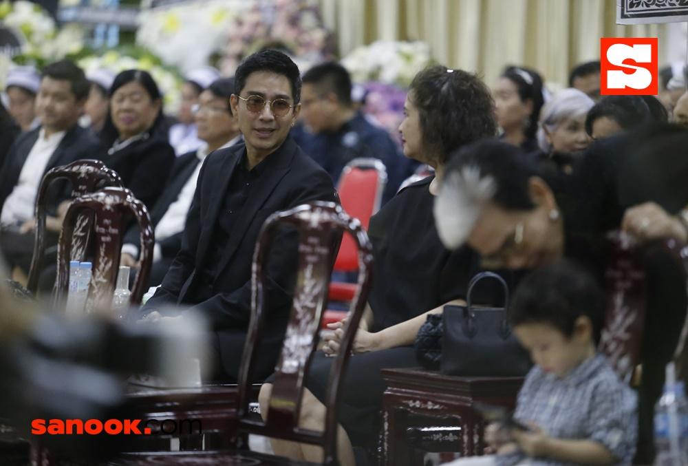 บรรยากาศงานศพแม่ของ ชาคริต แย้มนาม