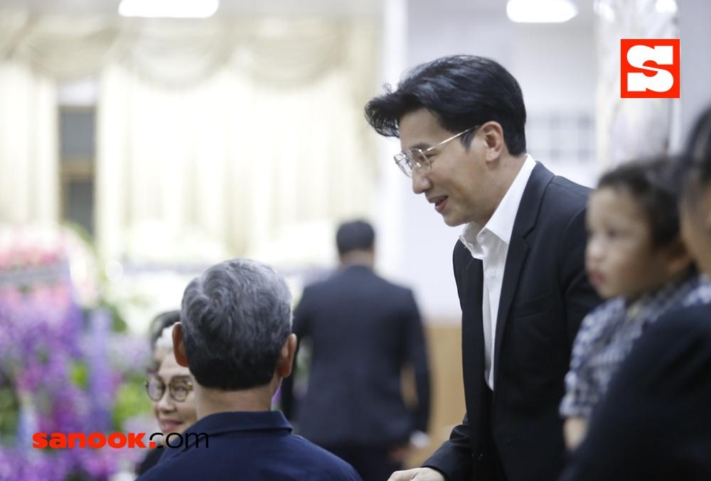 บรรยากาศงานศพแม่ของ ชาคริต แย้มนาม
