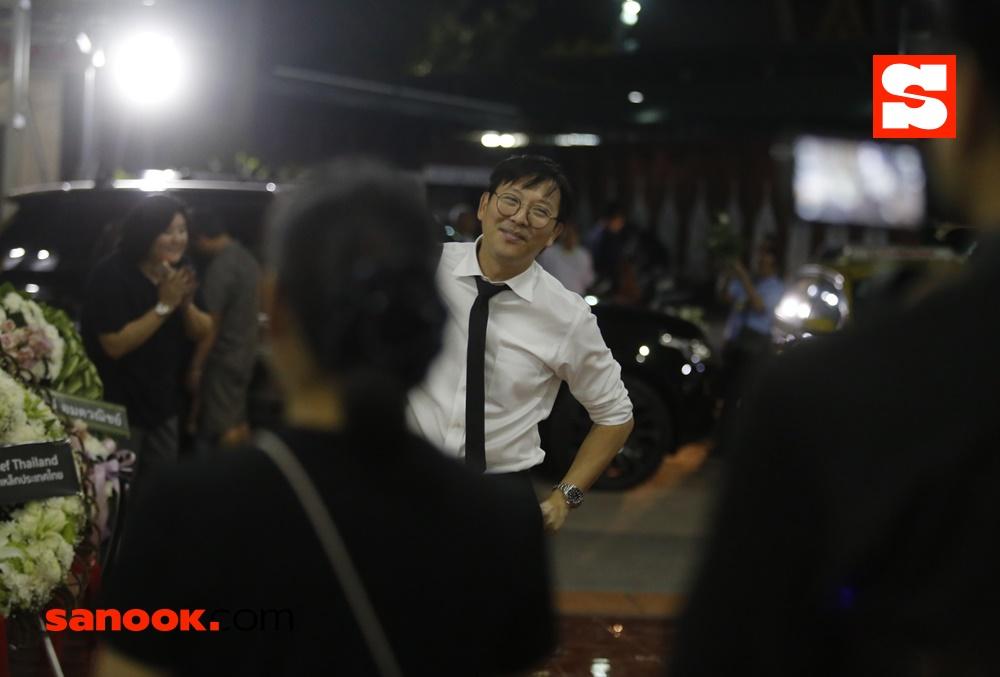 บรรยากาศงานศพแม่ของ ชาคริต แย้มนาม