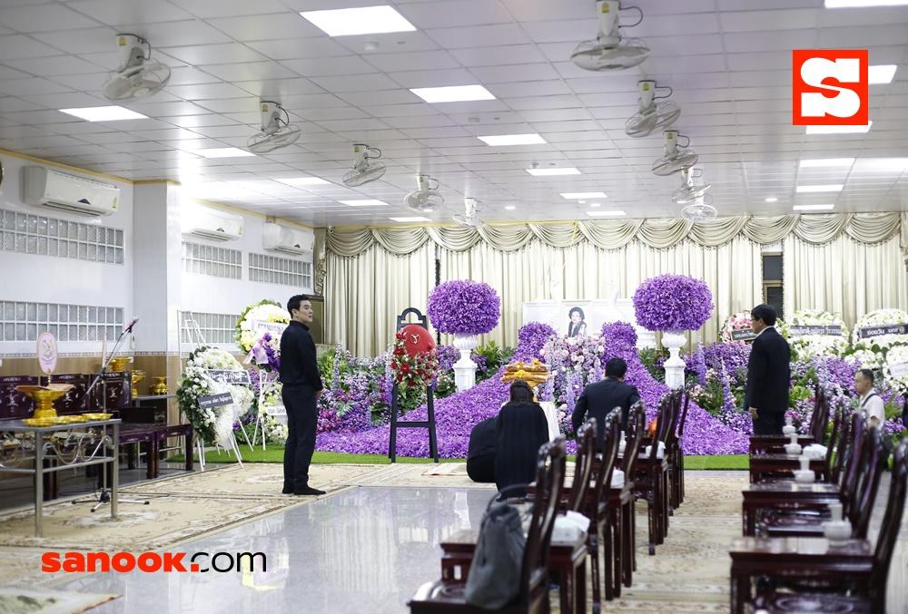 บรรยากาศงานศพแม่ของ ชาคริต แย้มนาม