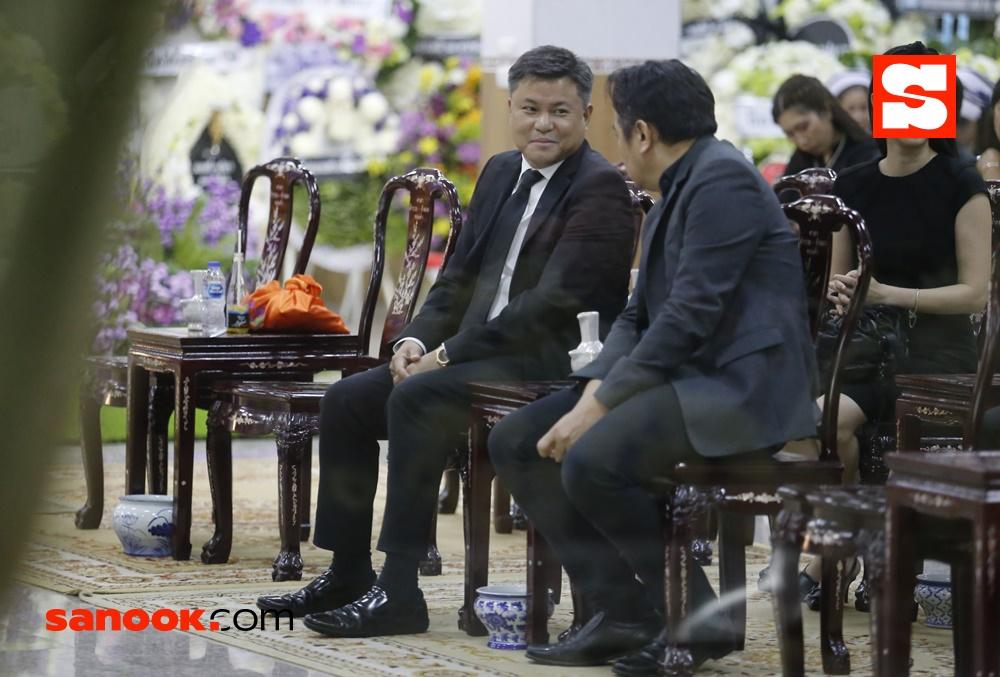 บรรยากาศงานศพแม่ของ ชาคริต แย้มนาม