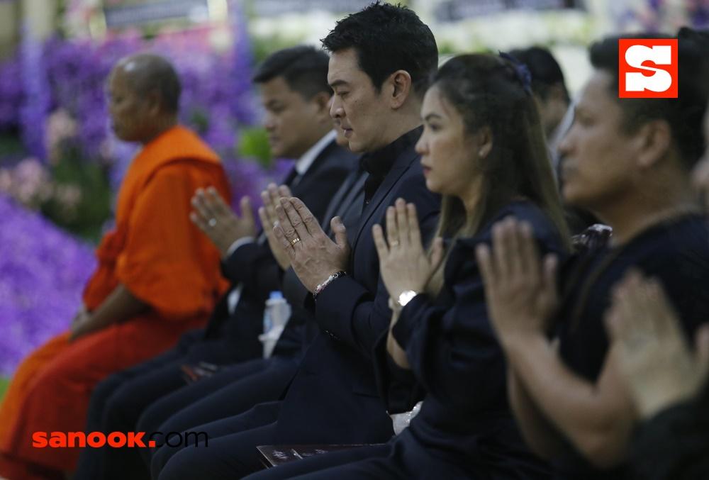 บรรยากาศงานศพแม่ของ ชาคริต แย้มนาม