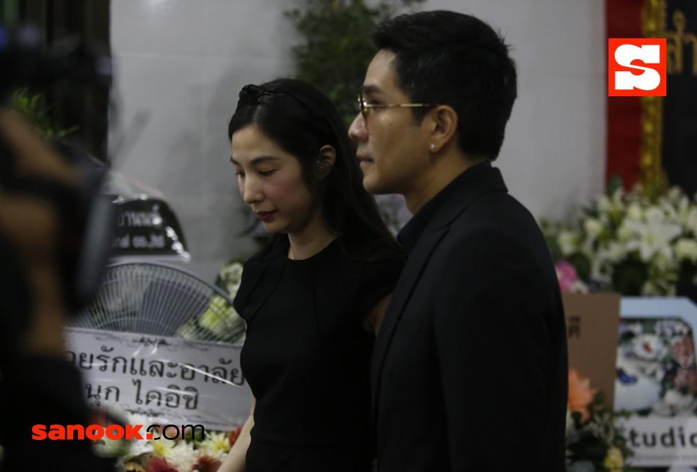 บรรยากาศงานศพแม่ของ ชาคริต แย้มนาม