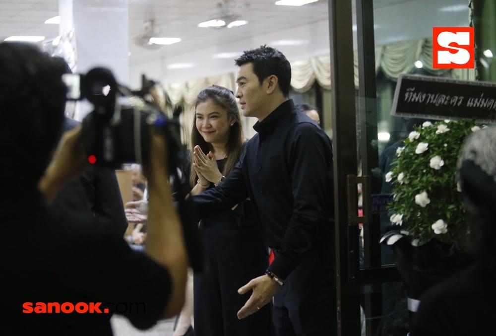 บรรยากาศงานศพแม่ของ ชาคริต แย้มนาม