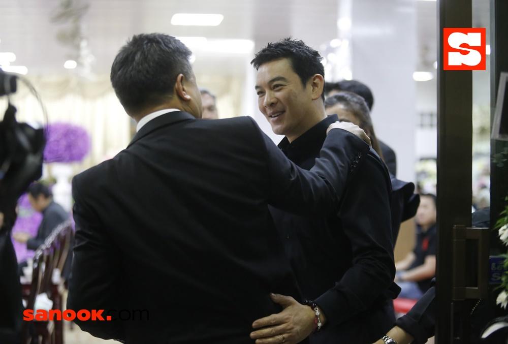 บรรยากาศงานศพแม่ของ ชาคริต แย้มนาม