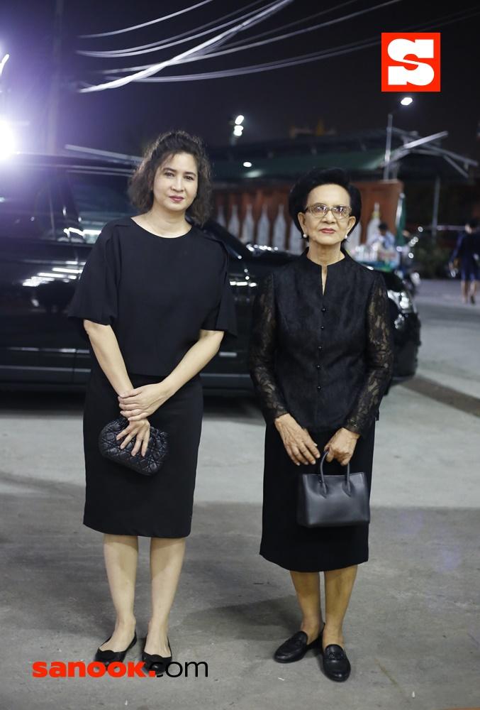 บรรยากาศงานศพแม่ของ ชาคริต แย้มนาม