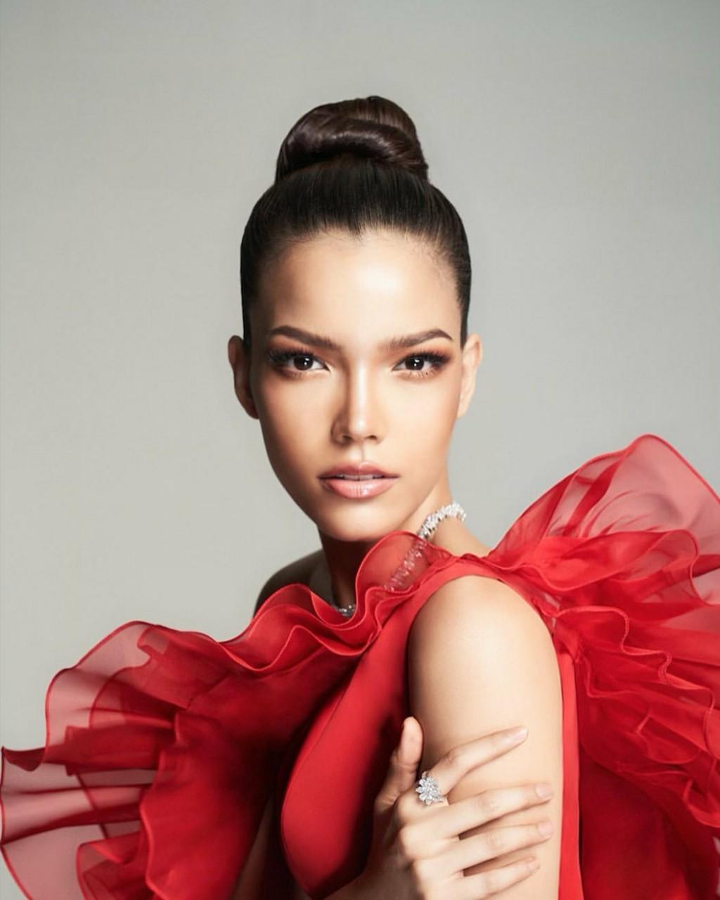 ฟ้าใส ปวีณดา