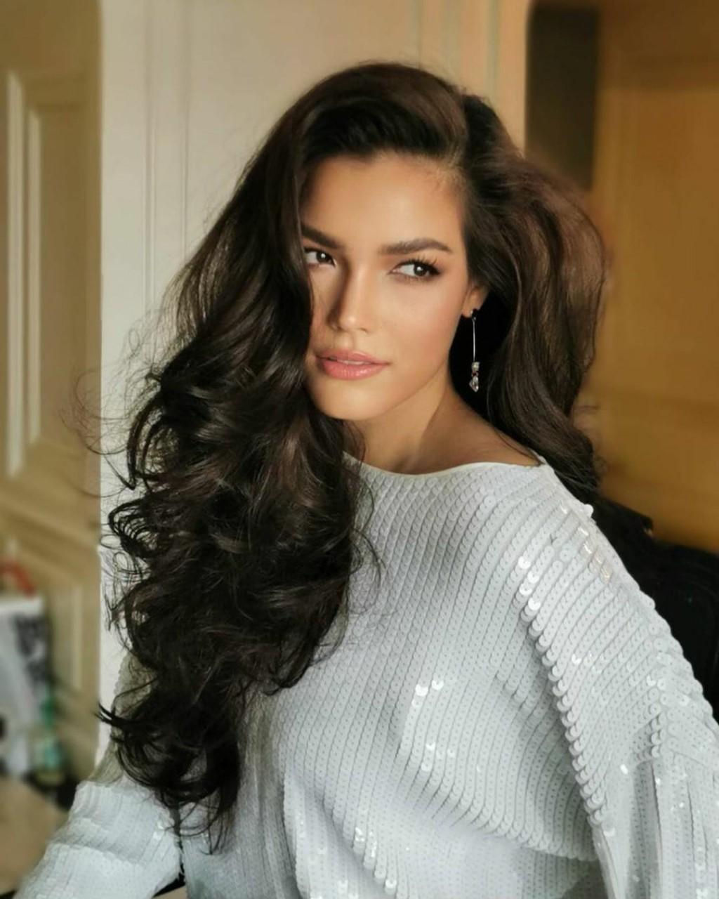 ฟ้าใส ปวีณดา