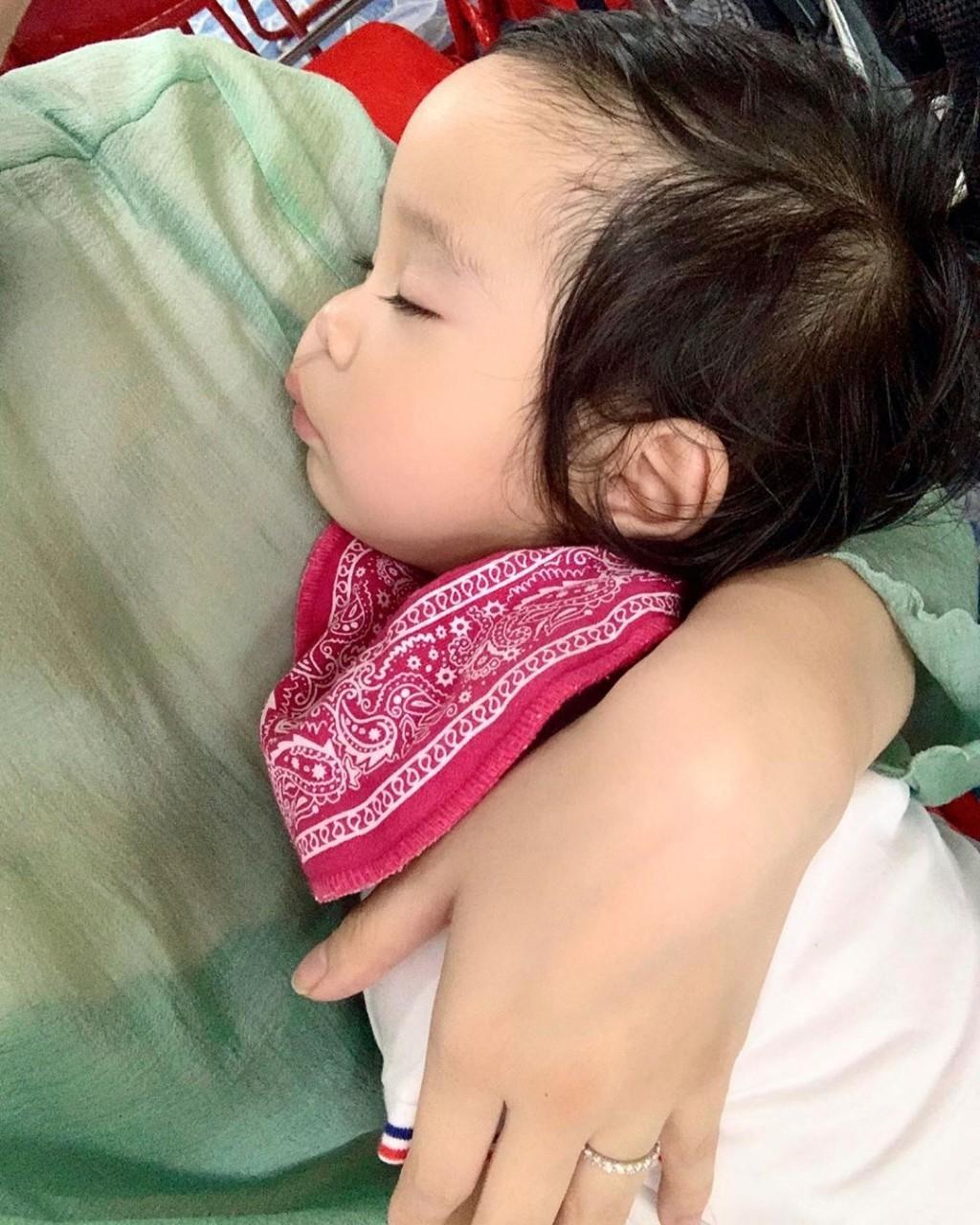 น้องสายน้ำ ลูกเอมมี่ มรกต