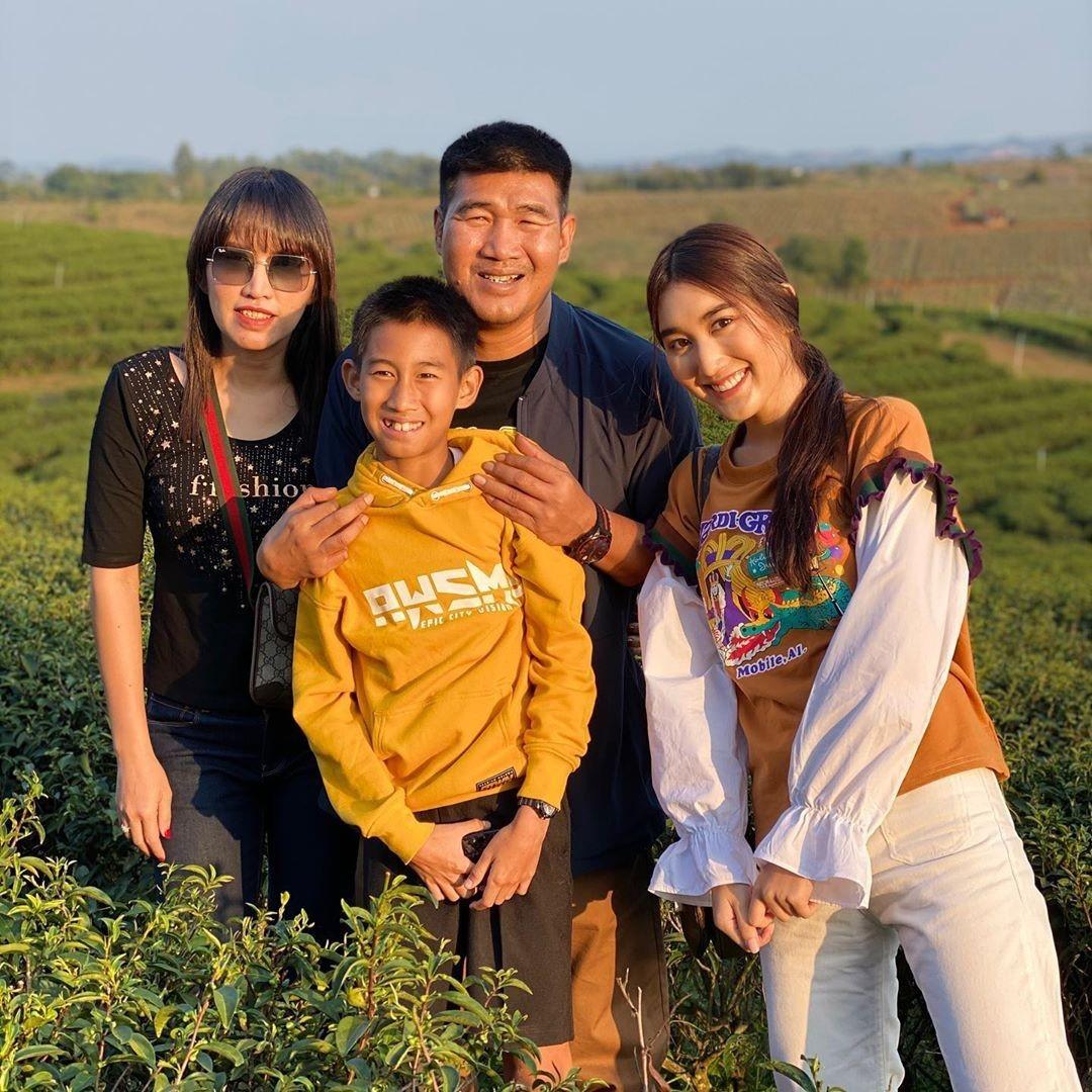 สมรักษ์ คำสิงห์ และครอบครัว