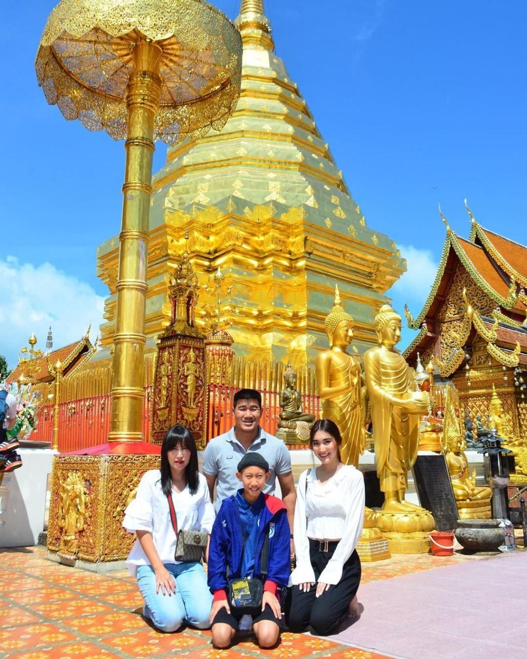 สมรักษ์ คำสิงห์ และครอบครัว