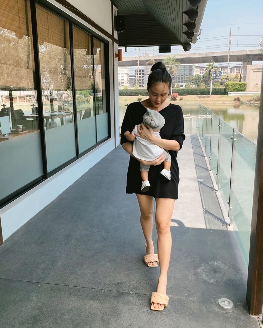เจนี่ น้องโนล่า