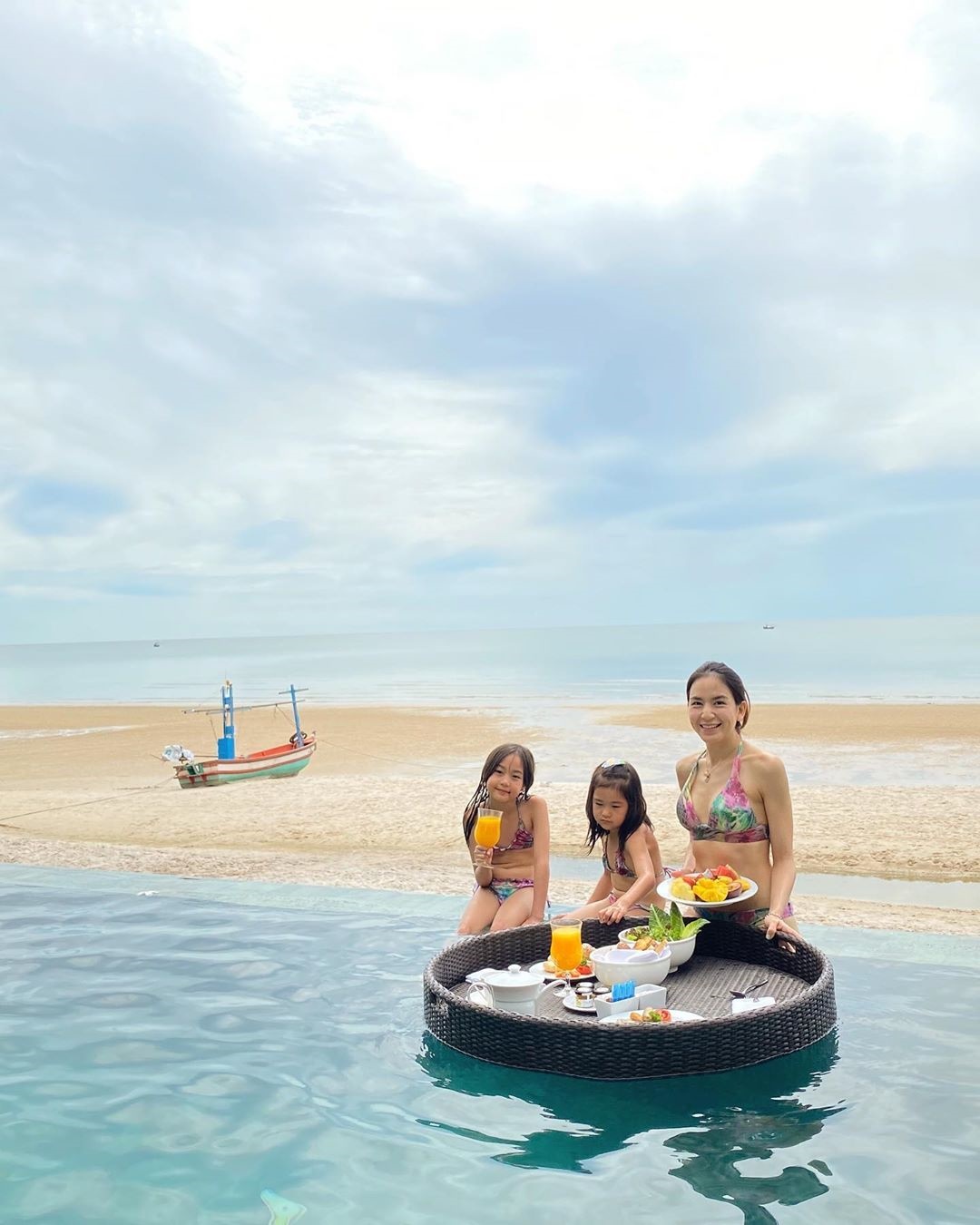 พลอย ชิดจันทร์