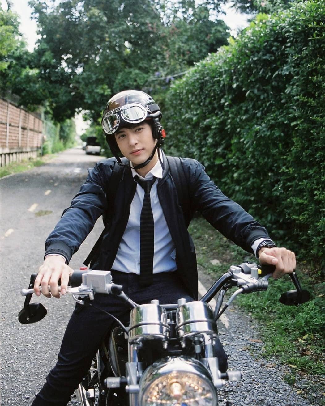 เจมส์ จิรายุ