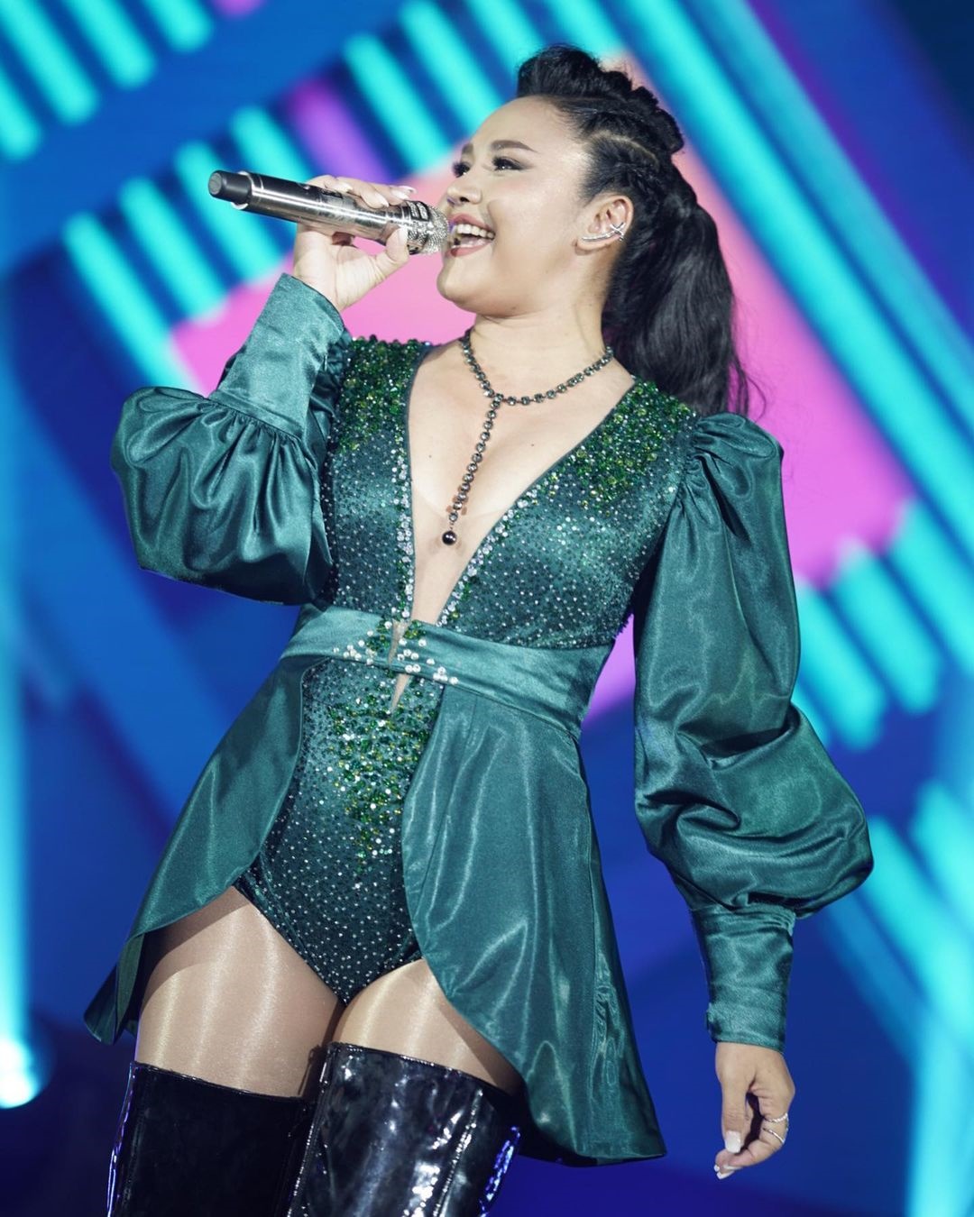 ตั๊กแตน ชลดา