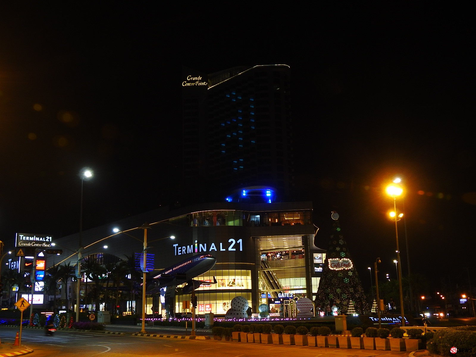 กำลังใจจากไฟตึก โรงแรม-ห้างดังพัทยา เปิดไฟเป็นคำว่า 