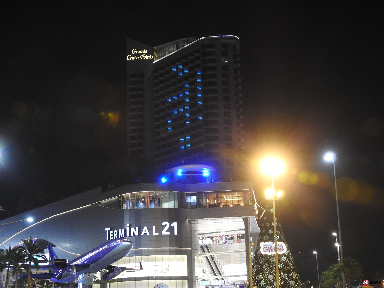 กำลังใจจากไฟตึก โรงแรม-ห้างดังพัทยา เปิดไฟเป็นคำว่า 