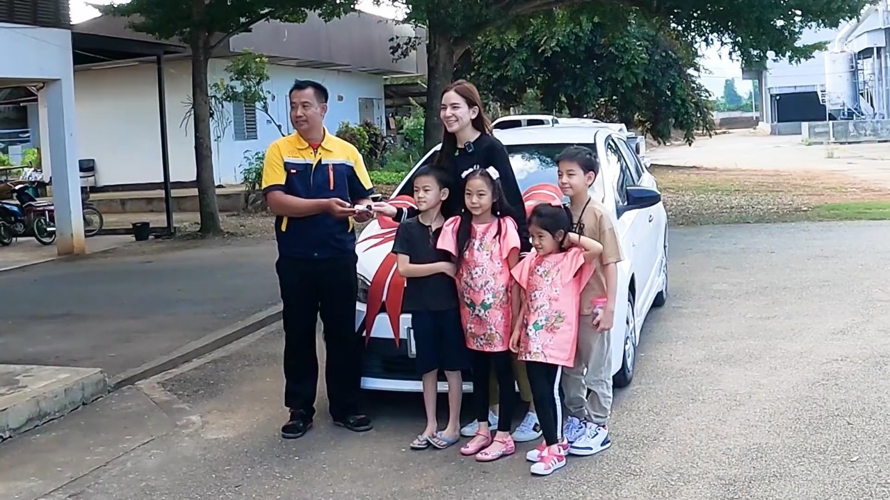พลอย ชิดจันทร์ แจกโบนัส