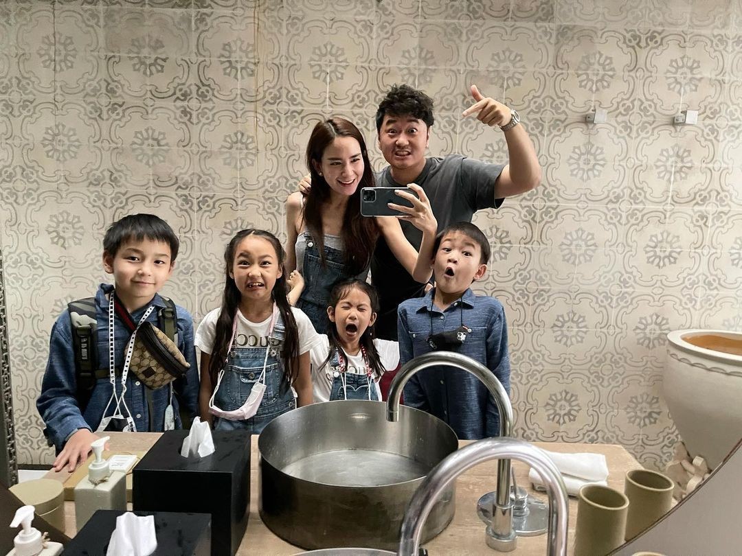 ครอบครัวพลอย ชิดจันทร์