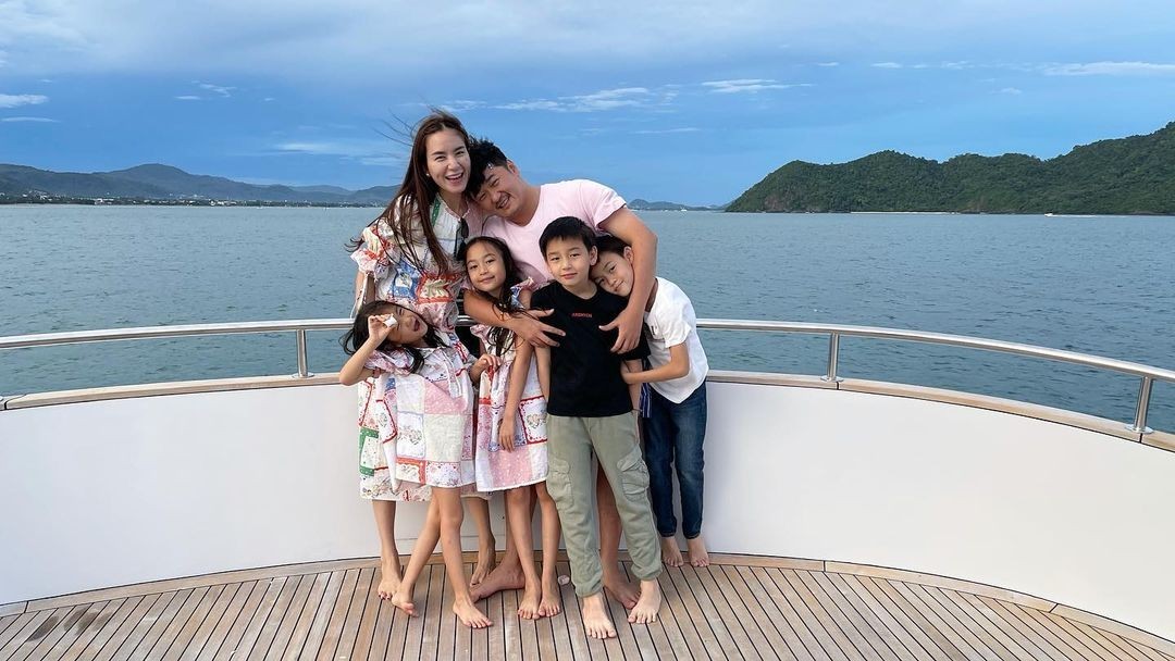 ครอบครัวพลอย ชิดจันทร์