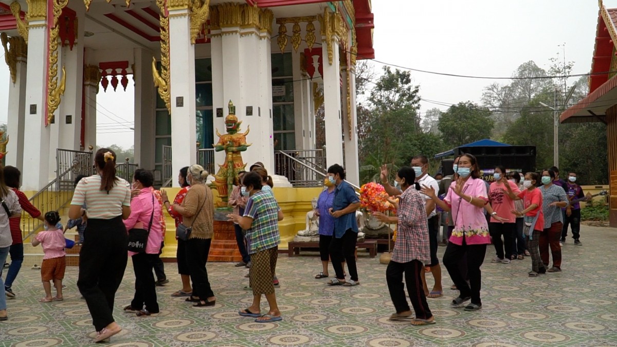เลข 5 มาเด่น คอหวยแห่ส่องเลขเด็ดเรือตะเคียนทอง วัดหลวงพ่อปลื้ม จ.ชัยนาท