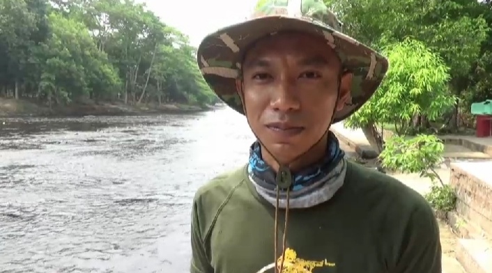 เจ้าหน้าที่เขาใหญ่โดดน้ำหนีตาย หวิดถูกพลายสาลิกาไล่เหยียบ