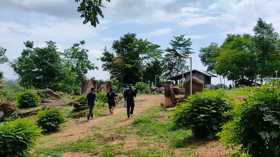 เจ้าหน้าที่บุกตรวจสำนักสงฆ์ พุทธเทพสุริยะจักรวาล เจ้าตัวลั่นไม่ได้หลอกลวงใคร