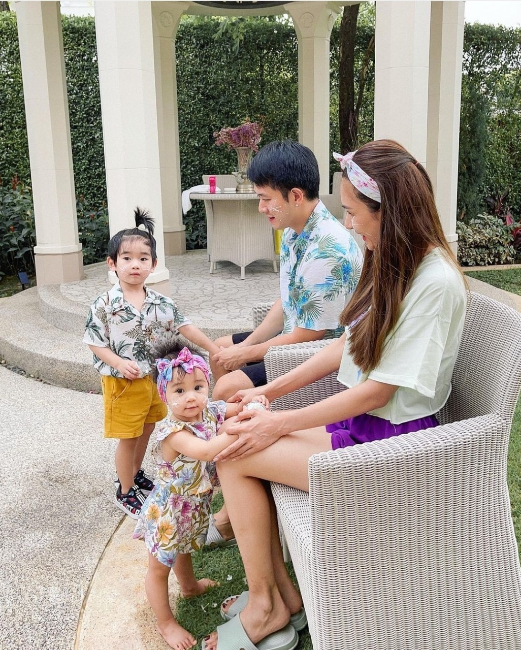 เนย โชติกา