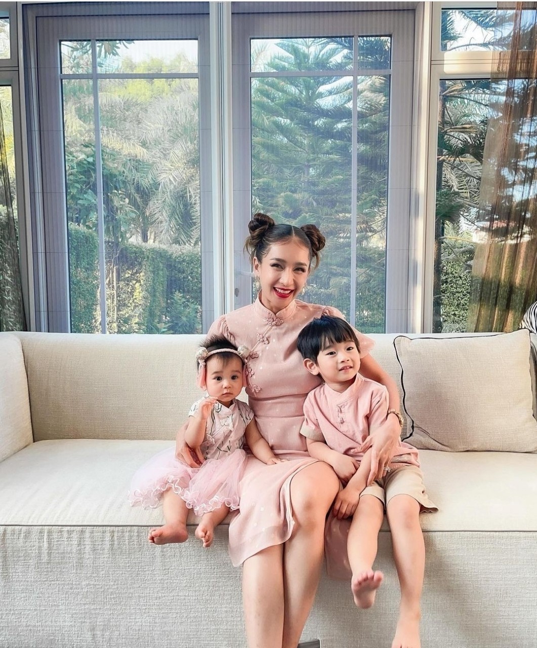 เนย โชติกา