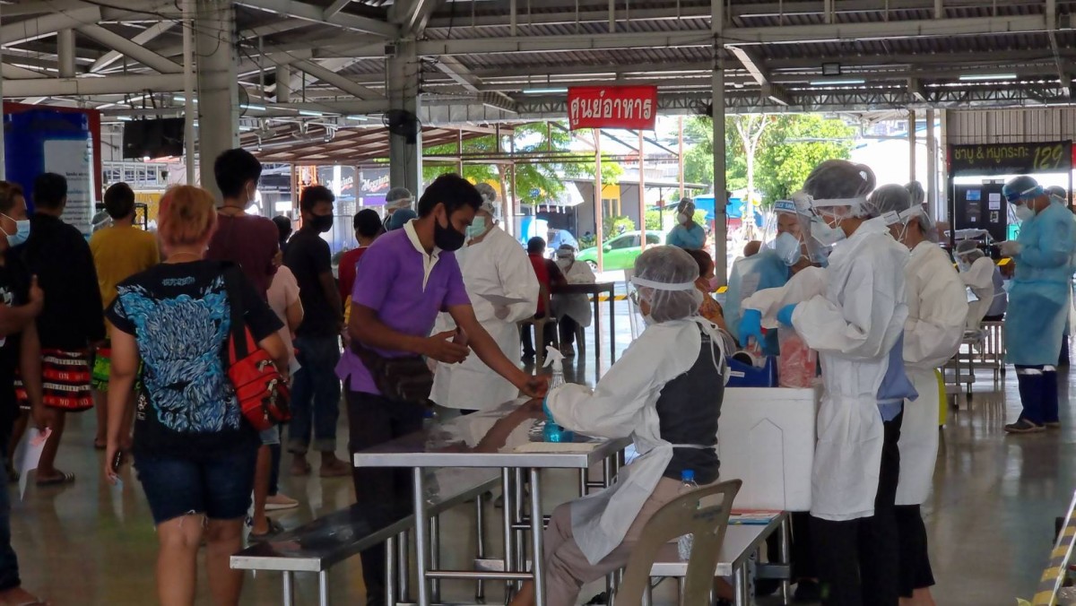 ตรวจเชิงรุกตลาดสดบางใหญ่ หวั่นโควิดระบาดซ้ำสอง พบแรงงานติดเชื้อ 28 ราย