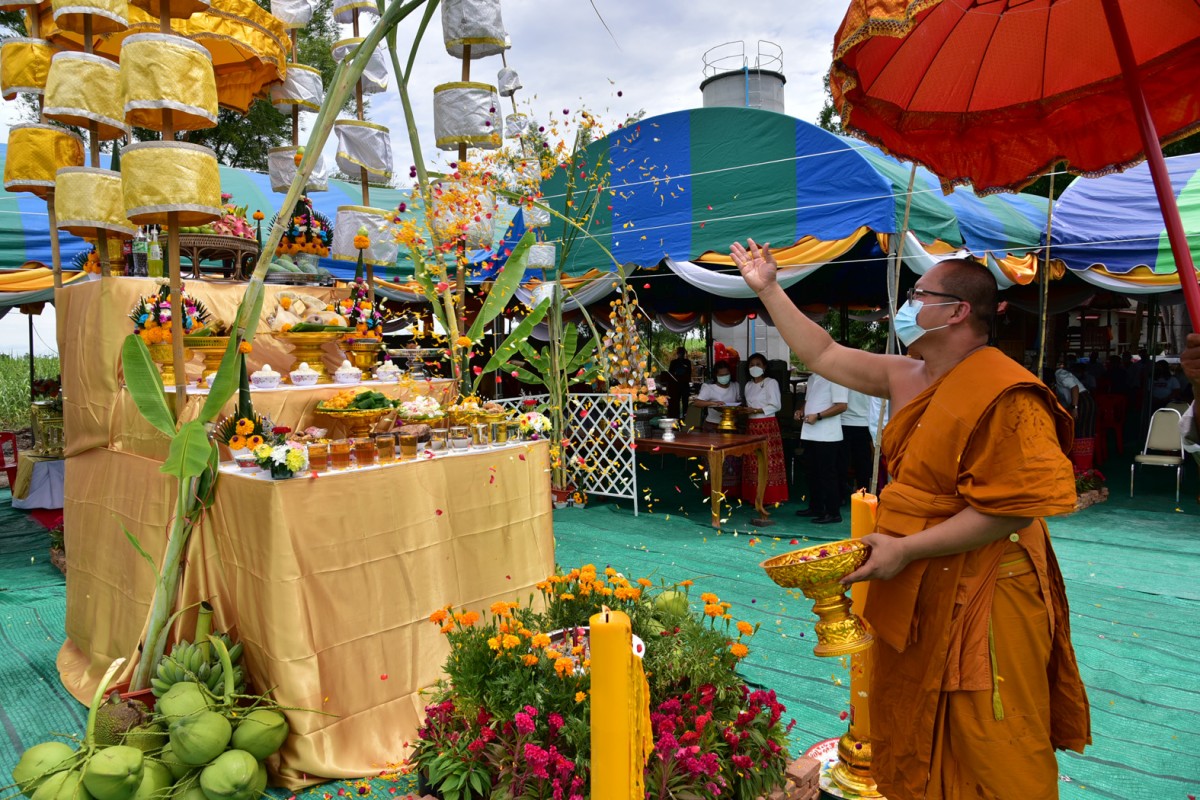 ฮือฮา พระอาทิตย์ทรงกลด ในพิธีวางศิลาฤกษ์ วัดดงน้อย สุพรรณบุรี