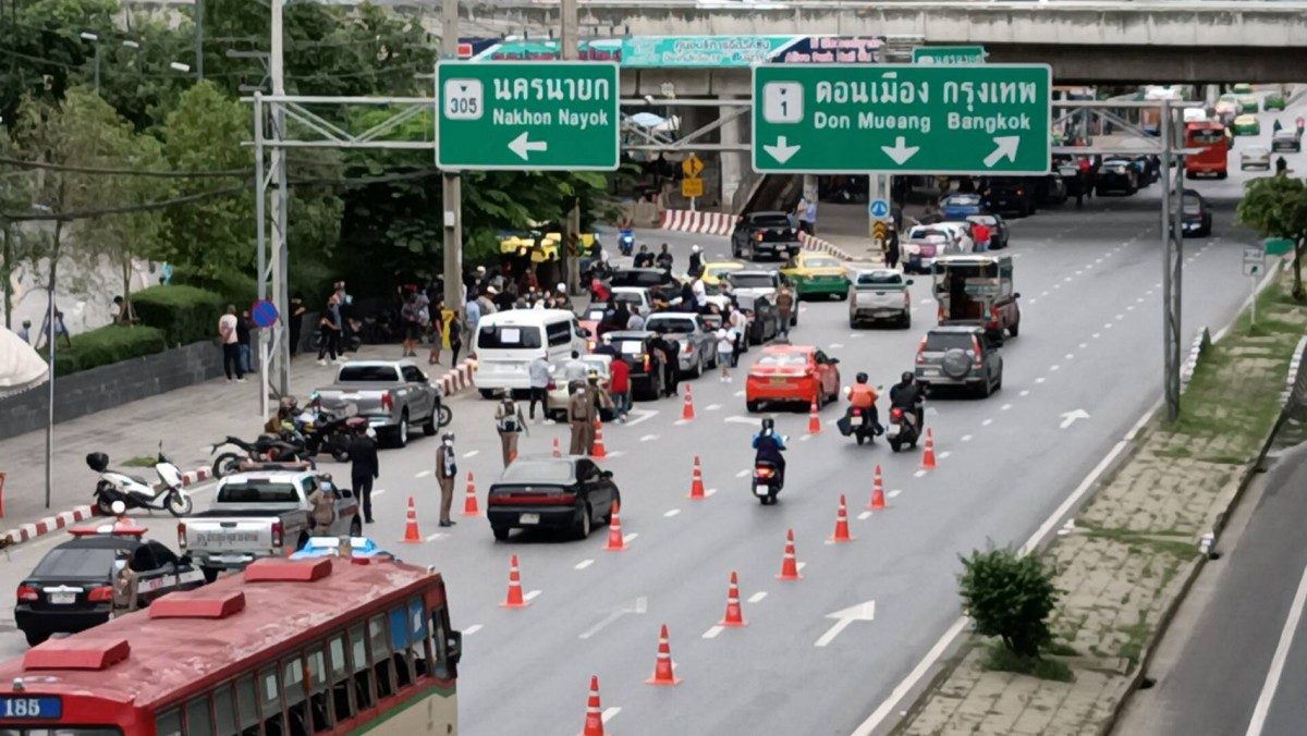 ม็อบ15สิงหา เริ่มแล้ว ขบวนคาร์ม็อบทยอยเดินทางจากอยุธยา มุ่งหน้าเข้ากรุง