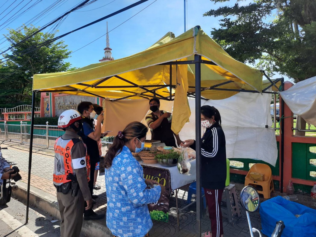 ใครมา ฮ.ตำรวจลงจอดสนามฟุตบอลโรงเรียน พัดร้านค้าปลิว ของแตกเสียหายเพียบ