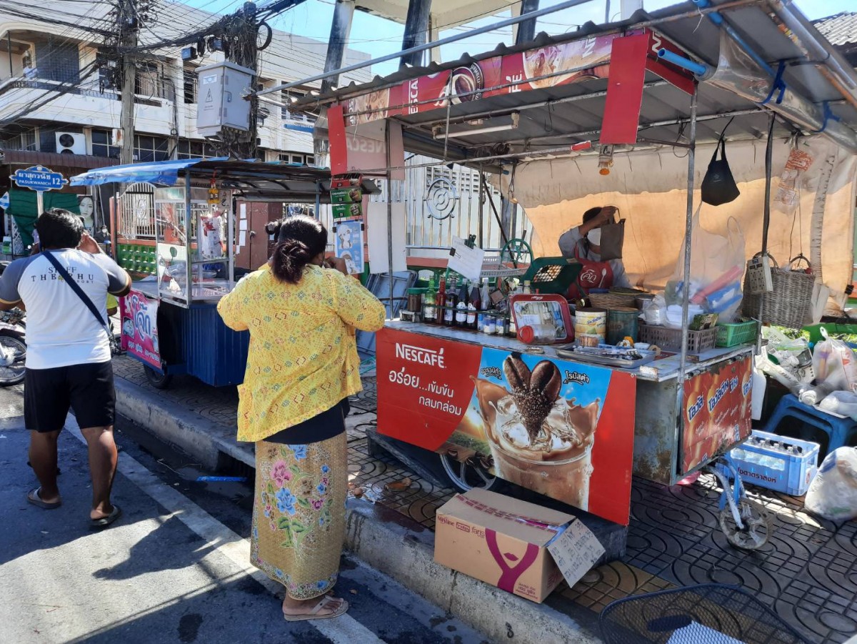 ใครมา ฮ.ตำรวจลงจอดสนามฟุตบอลโรงเรียน พัดร้านค้าปลิว ของแตกเสียหายเพียบ