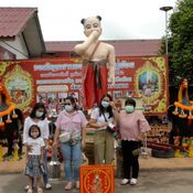 171064 ปังไม่ไหว สาวชัยนาทสวยโสดแถมถูกรางวัลที่1รับ12ล้าน รีบแก้บนไอ้ส้มฉุน คอหวยรุมส่องเลขประทัด