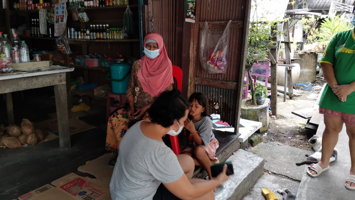 สาววัย 20 ถูกตัดขาหลังฉีดวัคซีนสูตรไขว้ก่อนเสียชีวิตสุดเศร้า ย่าวัย 85 ไร้ที่พึ่งพา