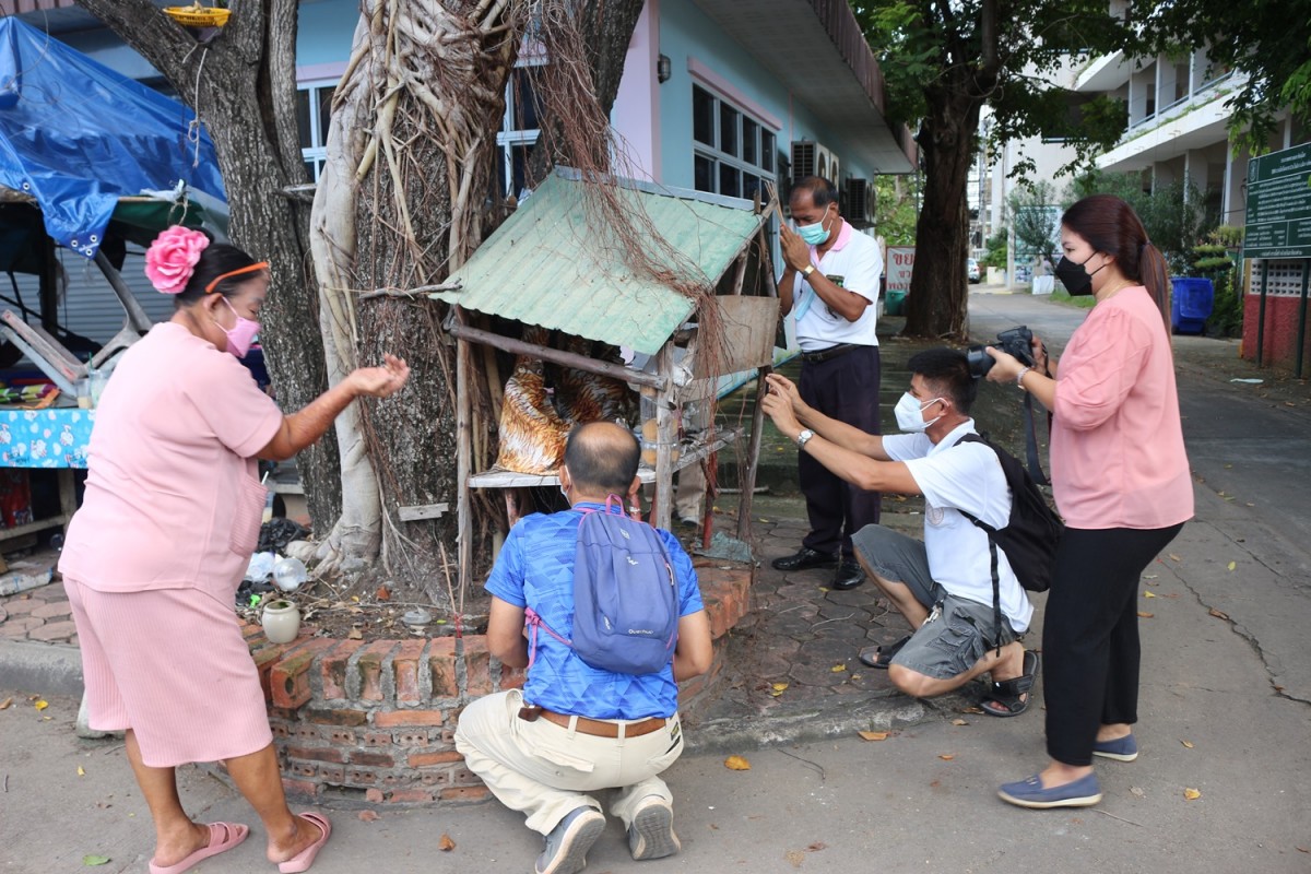 รูปปั้นฤาษีกะพริบตาวัดดังพิษณุโลก