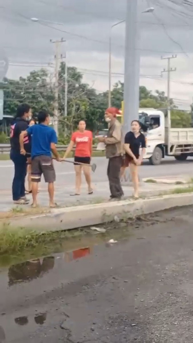 เตือนภัยหนุ่มเมากาวตะเวนลวนลามหญิงถูกสาวผู้เสียหายรุมกระทืบ