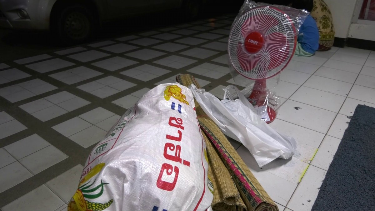 รวบสาวหลอกลุงสายเปย์ สูญเงิน 10 ล้าน ลุงยังรัก สงสารเอาผ้าห่มมาให้ถึงห้องขัง