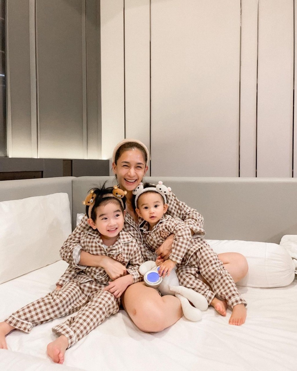 เนย โชติกา