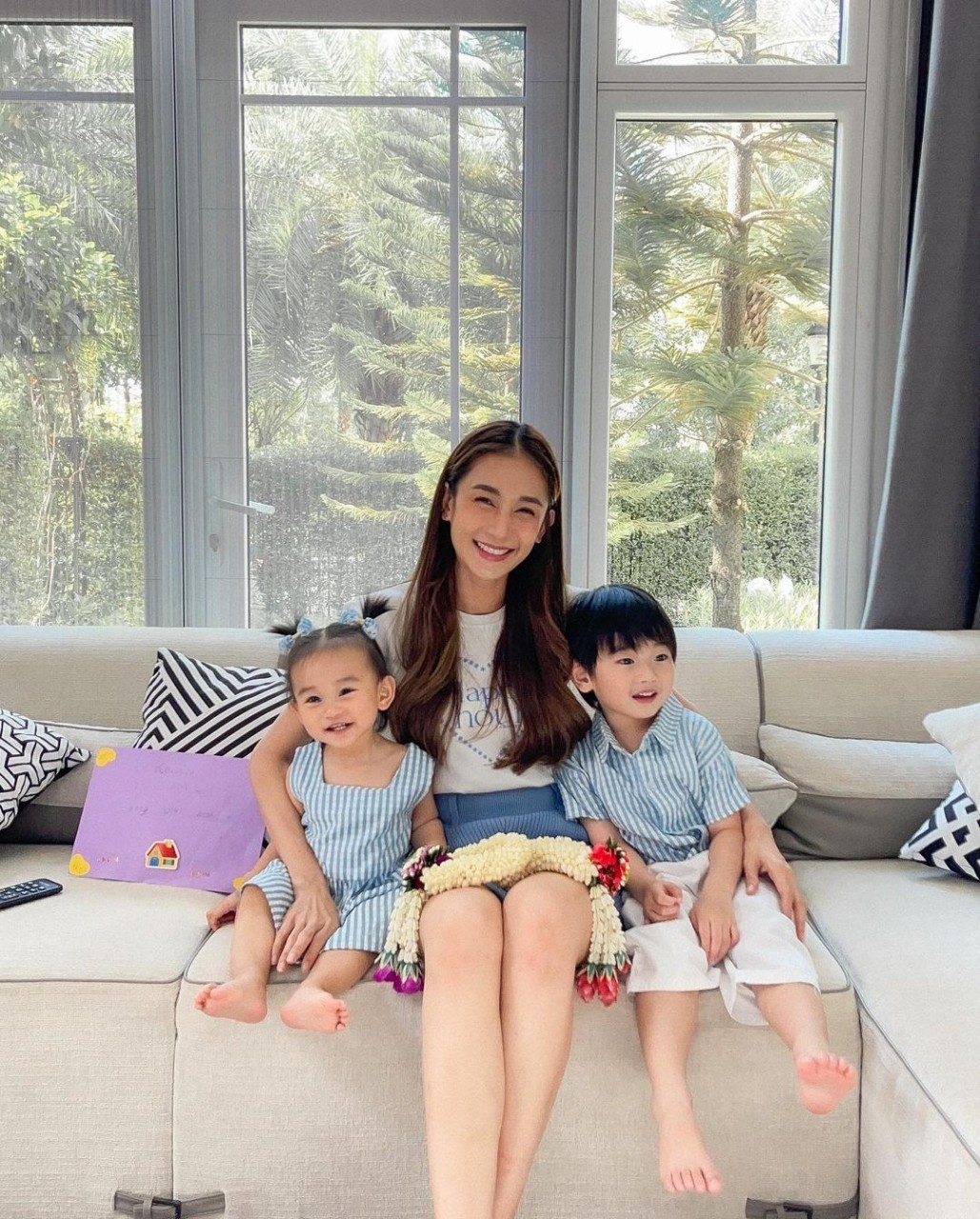 เนย โชติกา