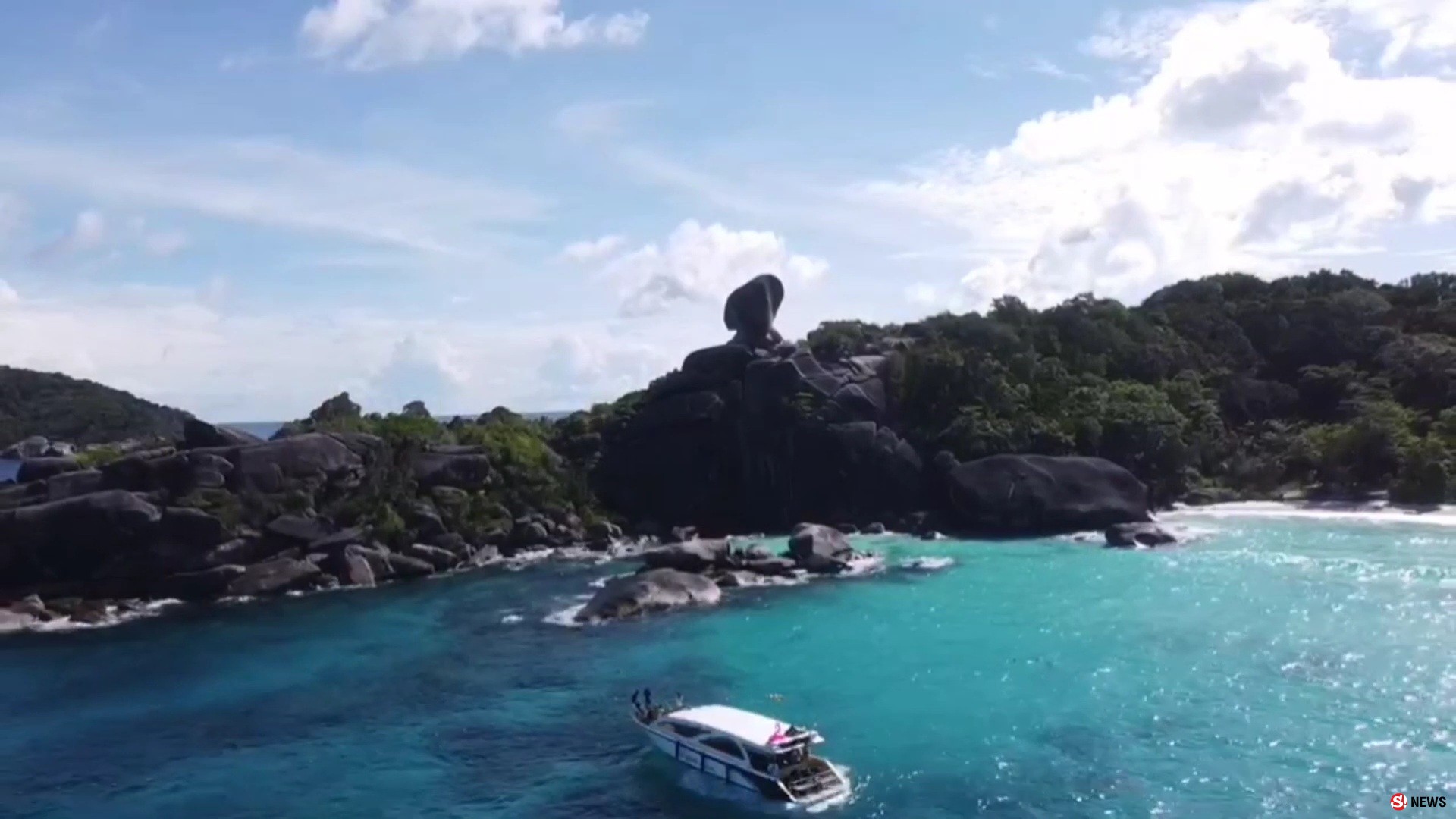 นักท่องเที่ยวนับพันแห่ลงเกาะสิมิลันหยุดยาว ขณะโรงแรมที่พักพร้อมรับนักท่องเที่ยว