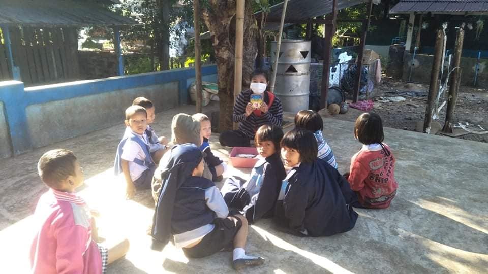 1-โรงเรียนบ้านท่าตาฝั่ง สร้างหลุมหลบภัยรับมือการสู้รบ