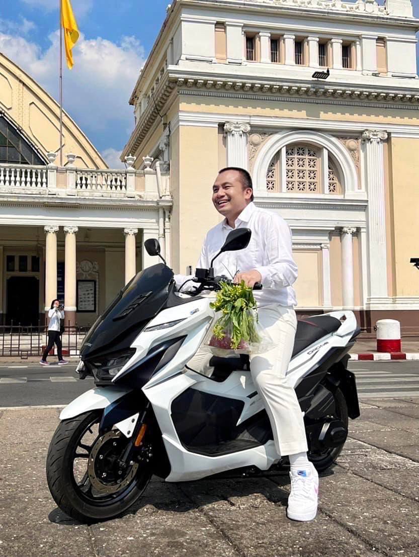 สมปอง นครไธสง