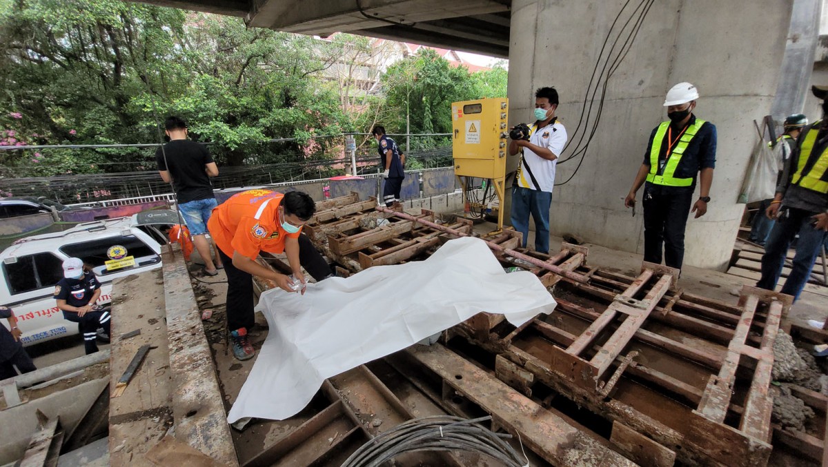 หัวหน้าเซอร์เวร์เดินตรวจงานรางสายไฟของรถไฟฟ้า เหยียบรางไม่ได้ขันน็อตตกลงมากว่า 20 เมตร ดับ