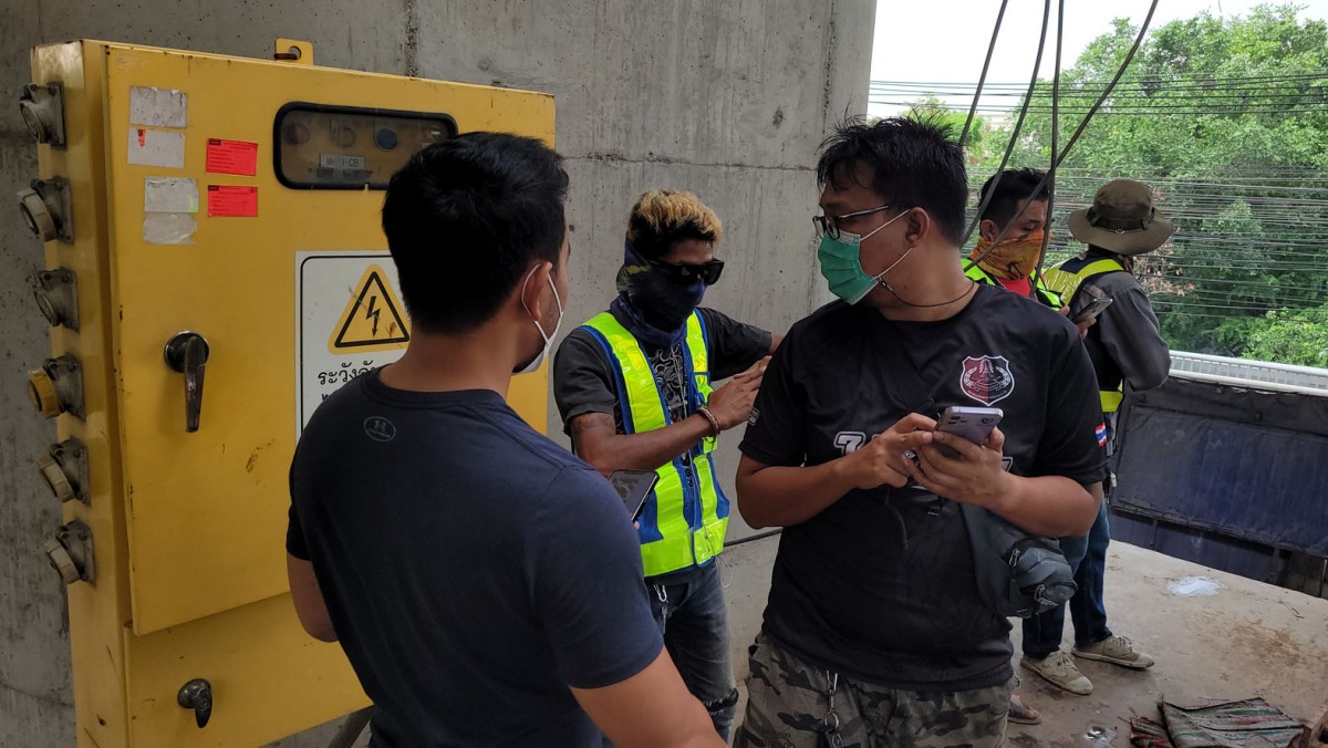 หัวหน้าเซอร์เวร์เดินตรวจงานรางสายไฟของรถไฟฟ้า เหยียบรางไม่ได้ขันน็อตตกลงมากว่า 20 เมตร ดับ