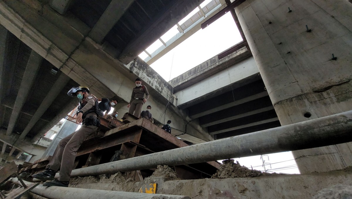 หัวหน้าเซอร์เวร์เดินตรวจงานรางสายไฟของรถไฟฟ้า เหยียบรางไม่ได้ขันน็อตตกลงมากว่า 20 เมตร ดับ