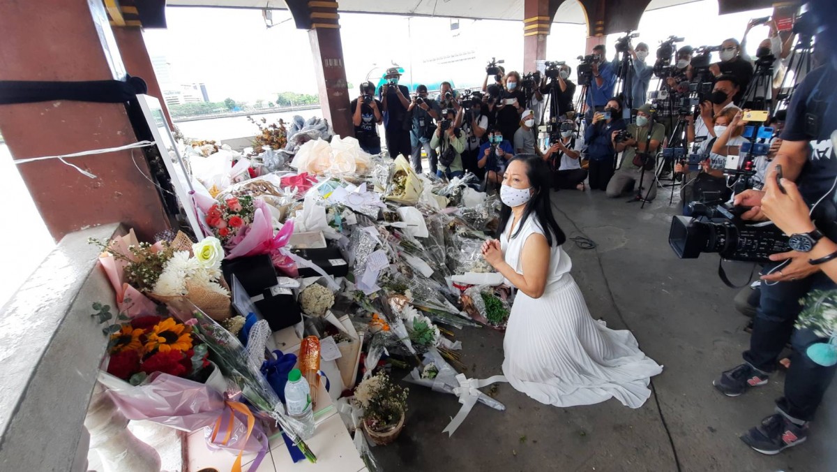 1-แม่ดาราสาวแตงโมทำบุญครบรอบ 1 เดือน ที่ท่าน้ำพิบูลสงคราม 1
