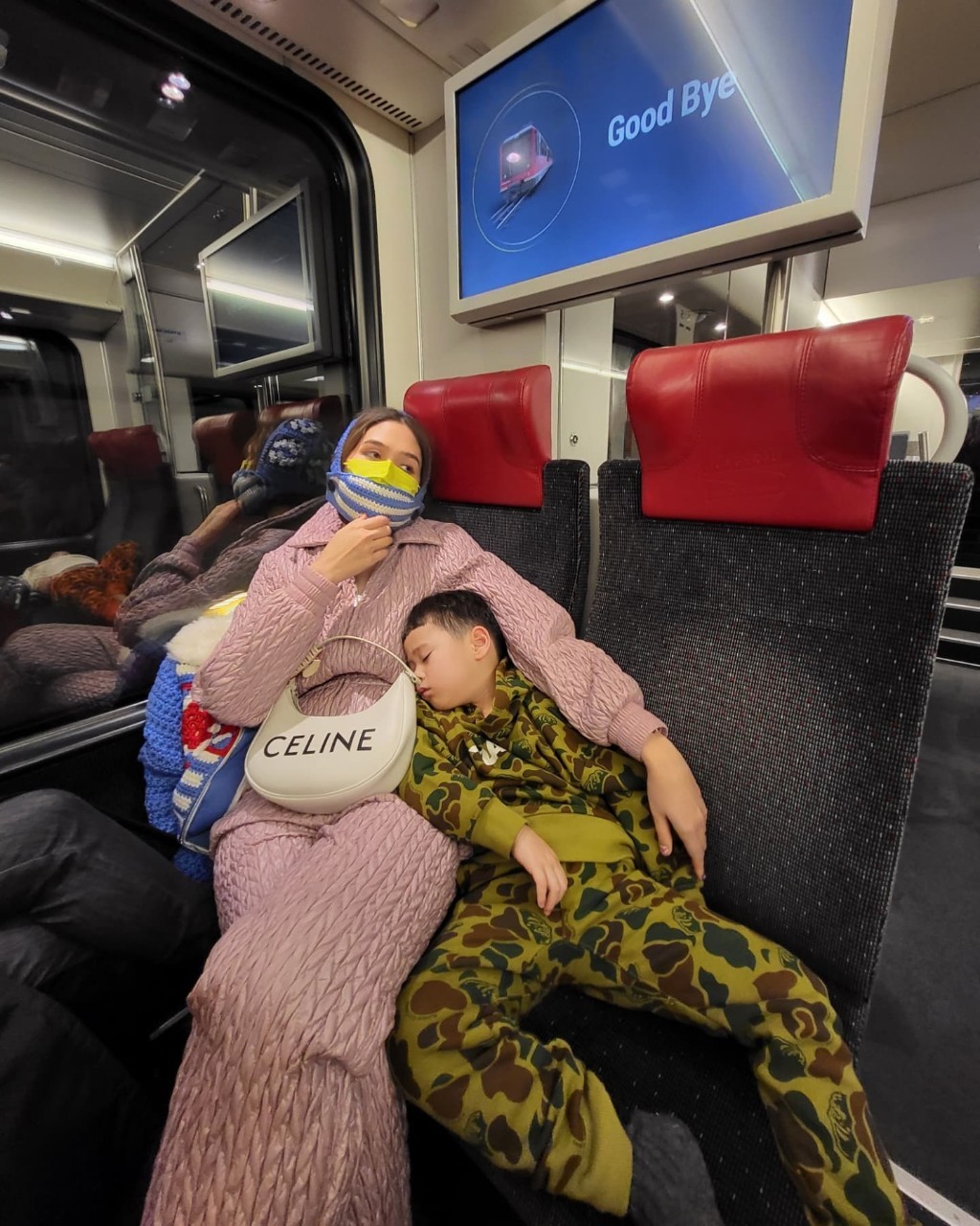 ชมพู่ อารยา